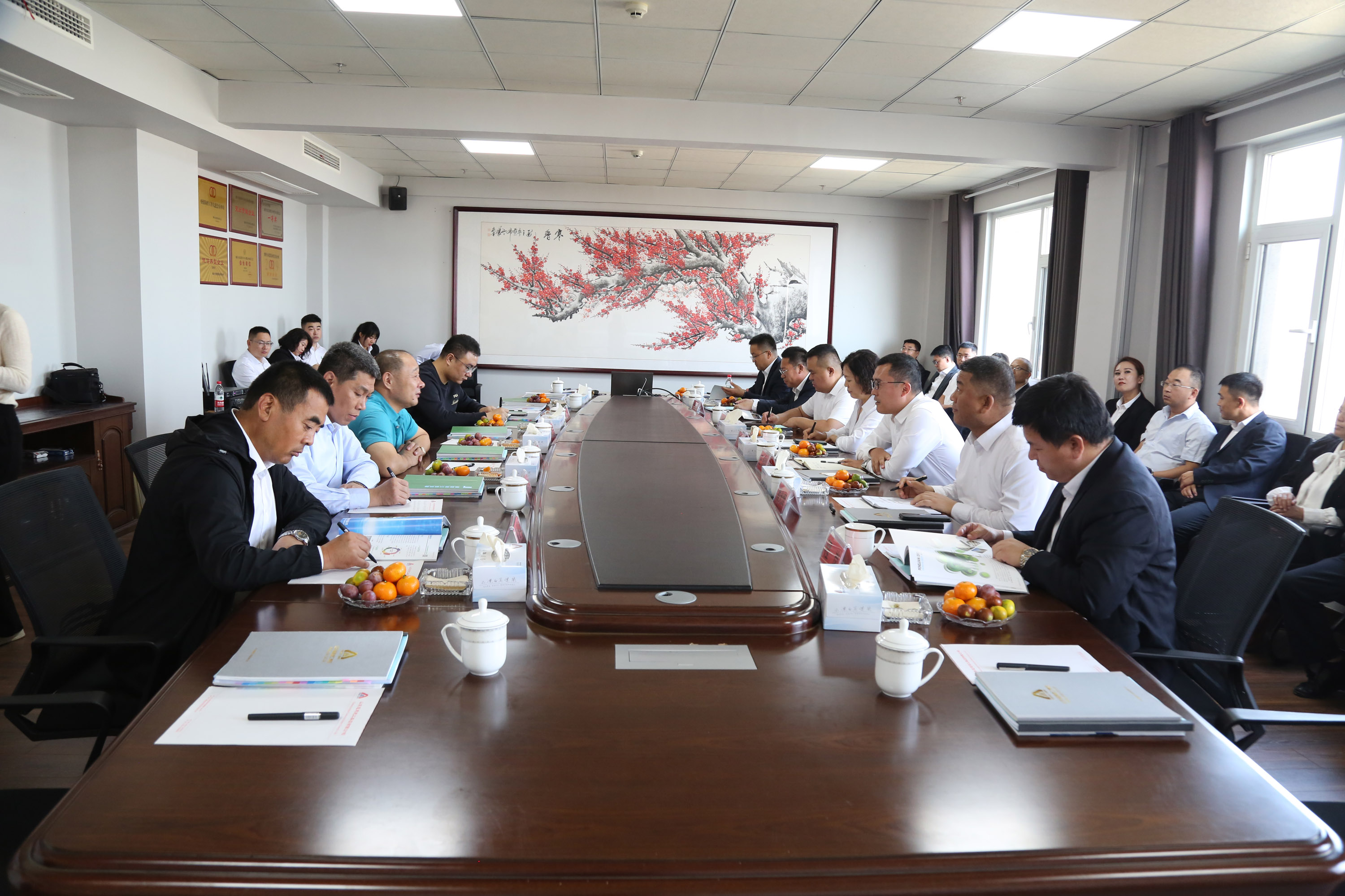 潍坊三建集团党委书记、副董事长王海明等一行参观考察蓬建集团(图4)