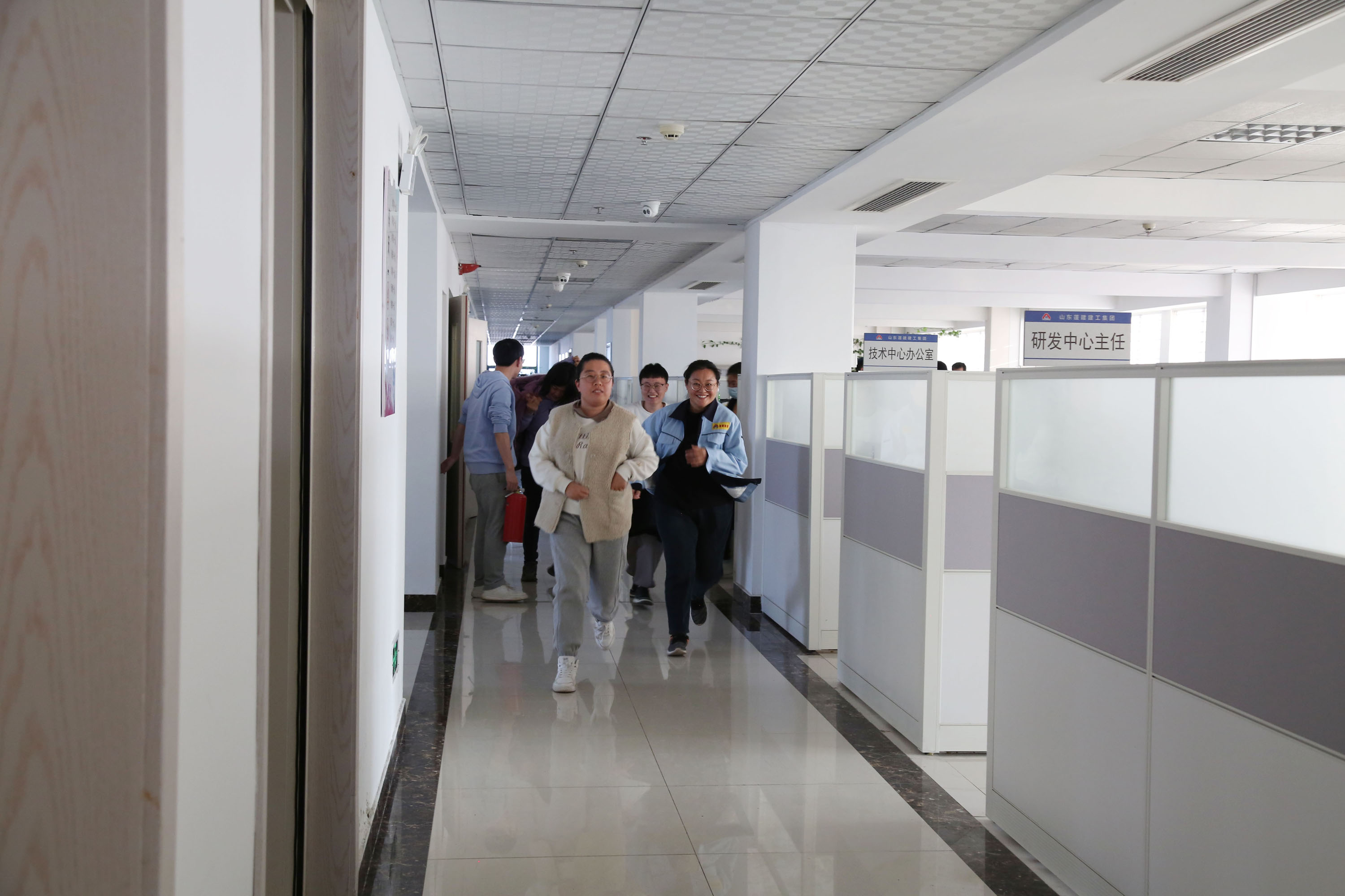 增强消防安全意识 提高火灾自救本领 ——集团公司组织开展消防安全演练活动(图3)